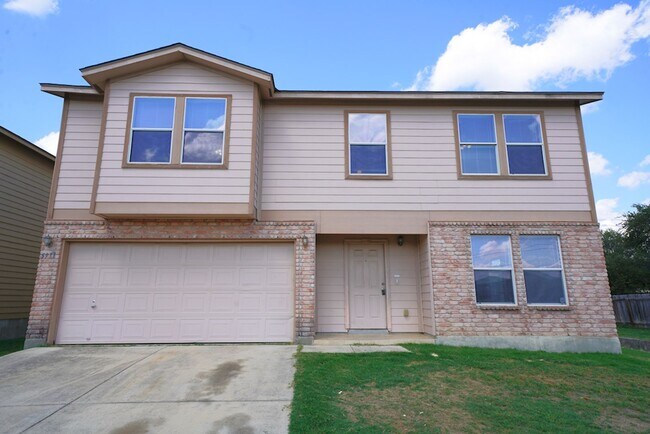 Foto del edificio - Charming 4-Bedroom, 2.5-Bathroom Home in C...