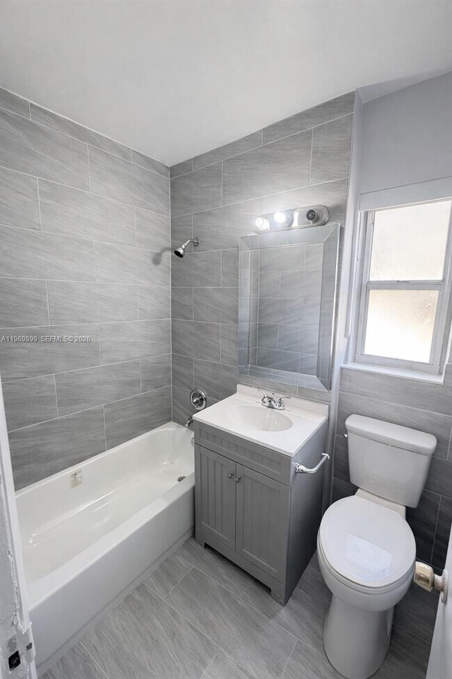 Foto del edificio - 1801 NW 82nd St