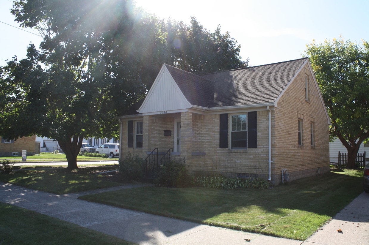 Primary Photo - 3224 Plum St