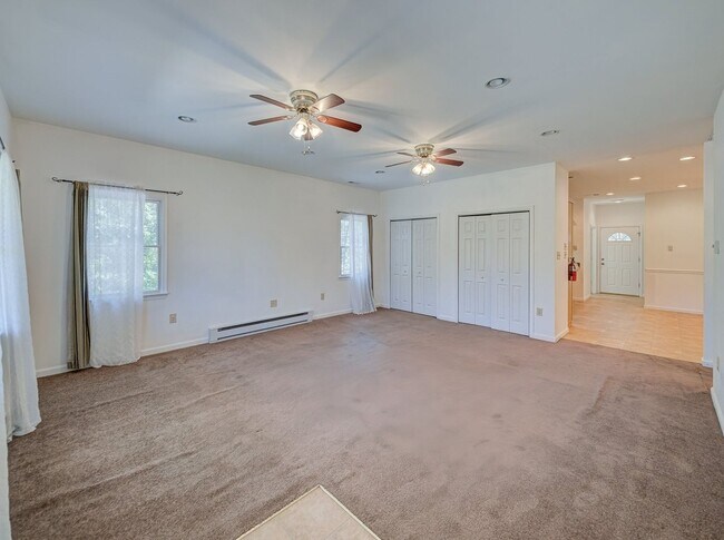 Building Photo - 756 Lakehurst Rd