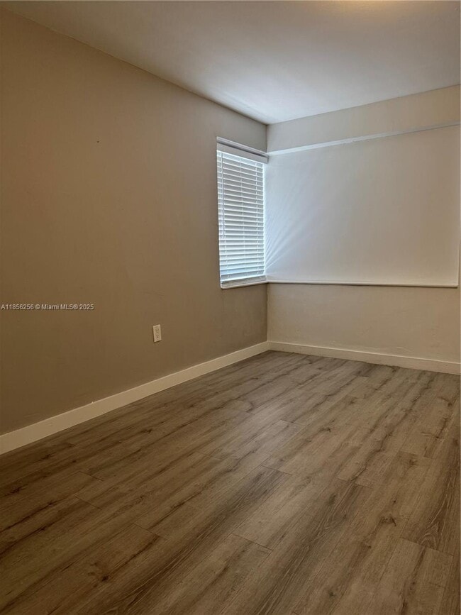 Foto del edificio - 1003 SW 4th Ave