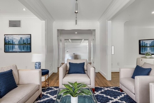 Foto del edificio - 1404 Coventry Ln