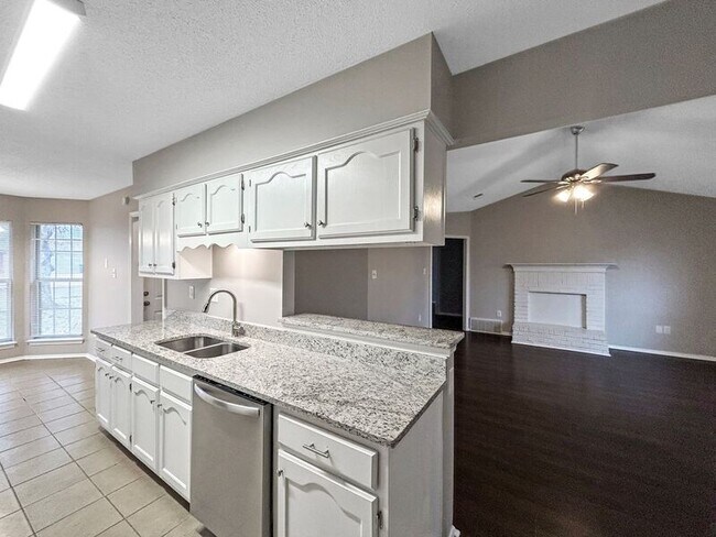 Foto del edificio - 6907 Amanda Dr N