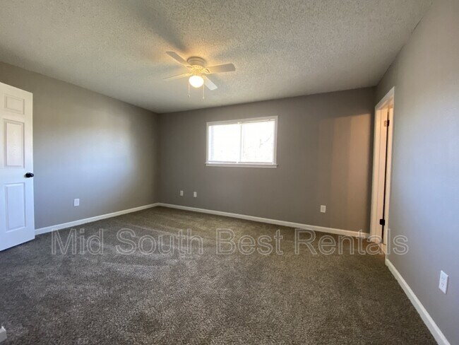 Building Photo - 48 Sullivan Dr