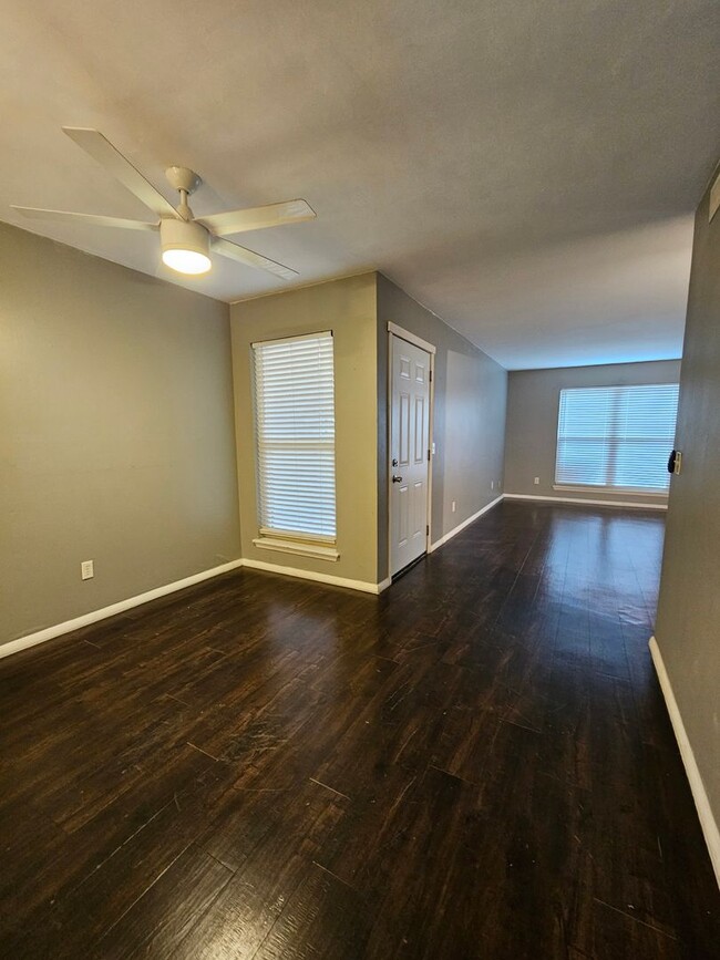 Building Photo - (2) Bed/(2) Bath with View of OU Golf Course in Cardinal Creek AVAIL NOW!