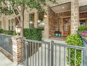 Building Photo - 1406 Pecos St