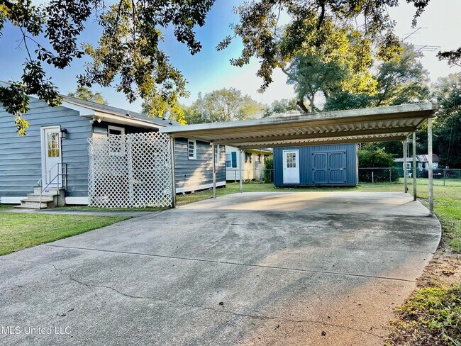 Photo - Furnished Long Beach 2 Bedroom House