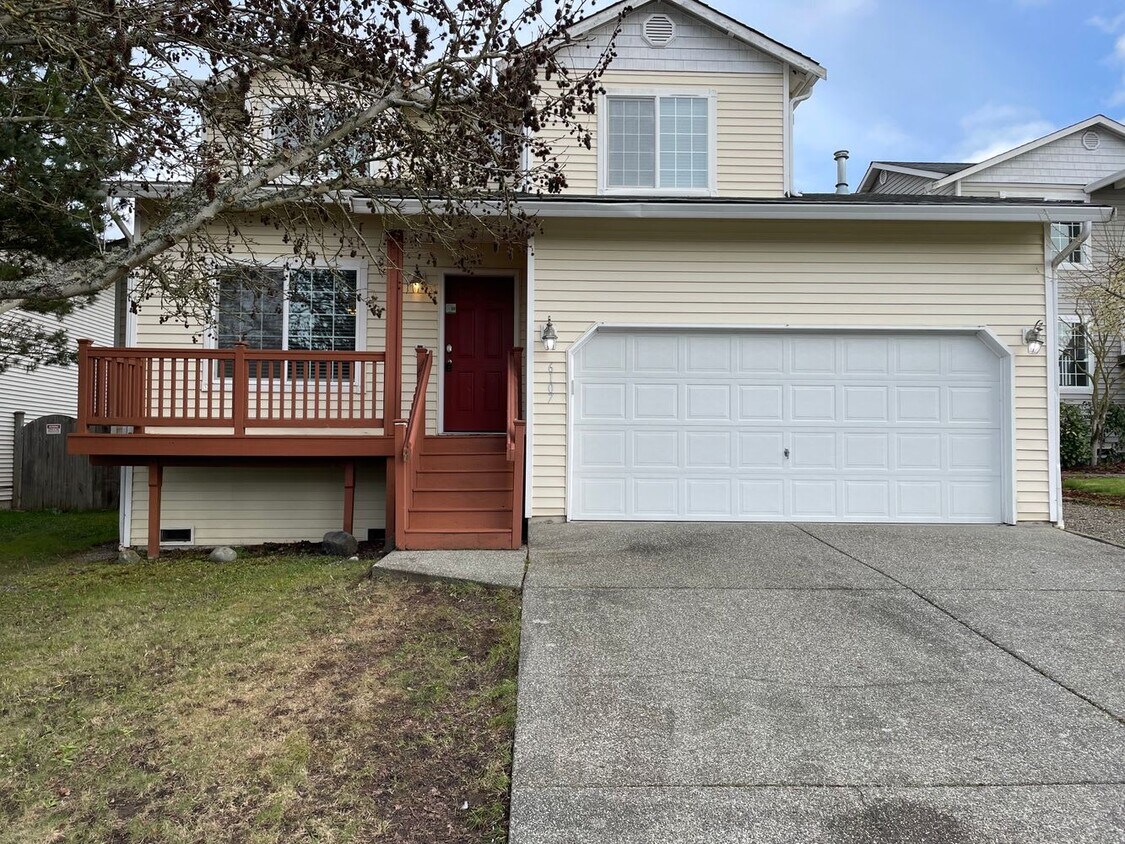 Foto principal - 6107 51st St NE