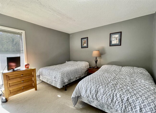 Building Photo - 85 Pine Vly