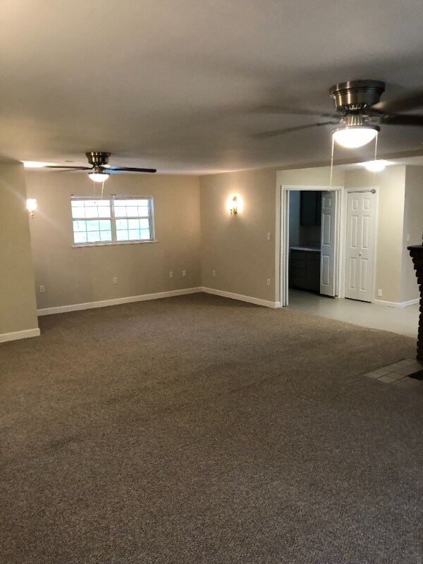 Foto del edificio - 321 Hillcrest Dr
