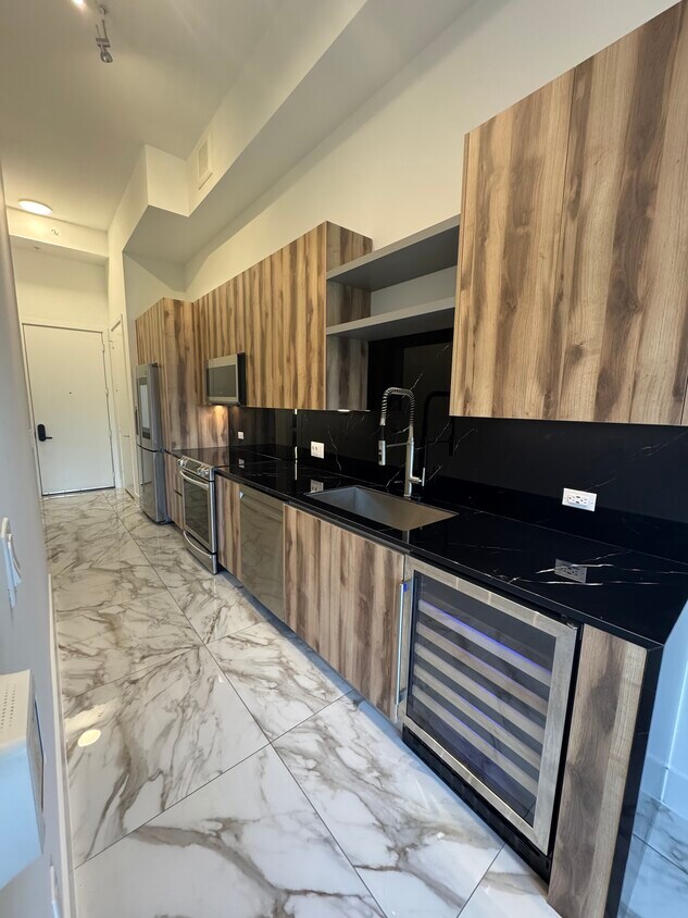 Foto principal - 403 NE 28th St