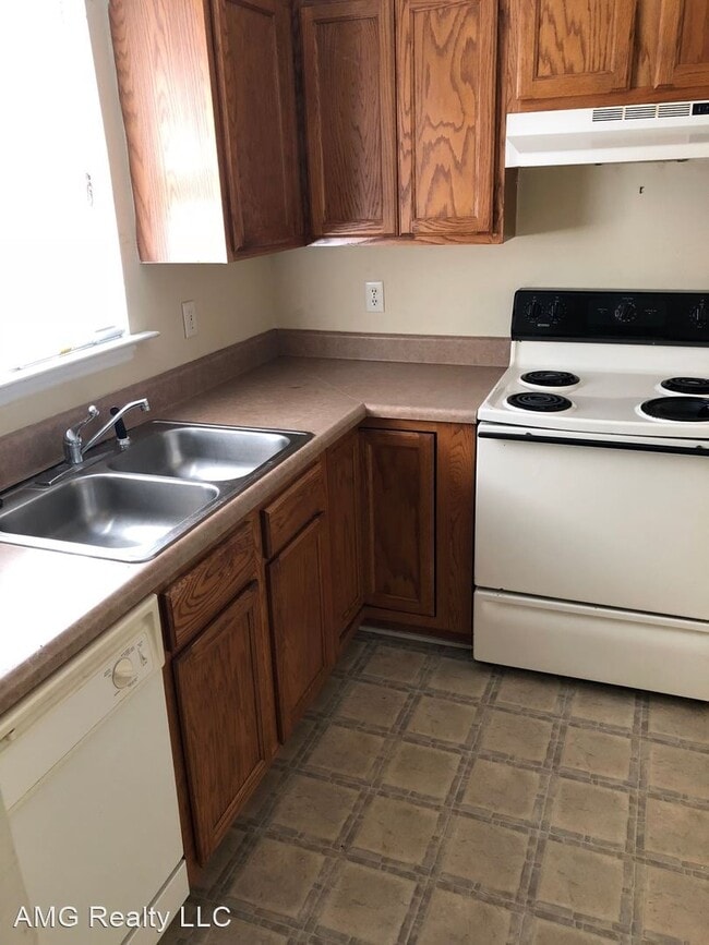 Building Photo - 3 br, 2 bath House - 505 West Carver Street
