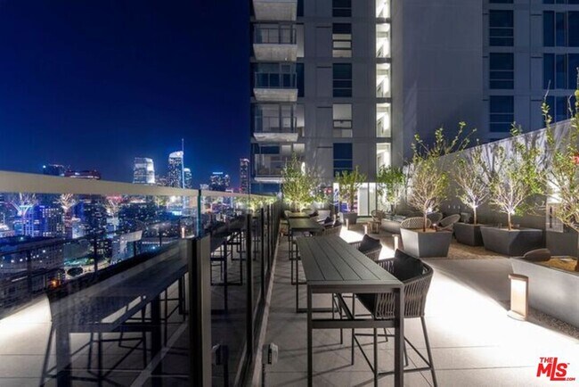 Foto del edificio - 1120 S Grand Ave