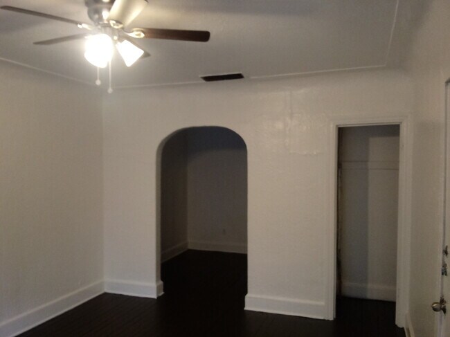 Foto del edificio - 3210 N Haskell Ave