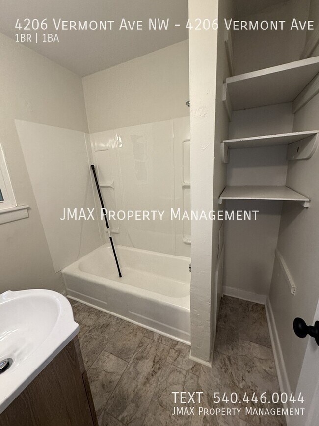 Foto del edificio - 4206 Vermont Ave NW