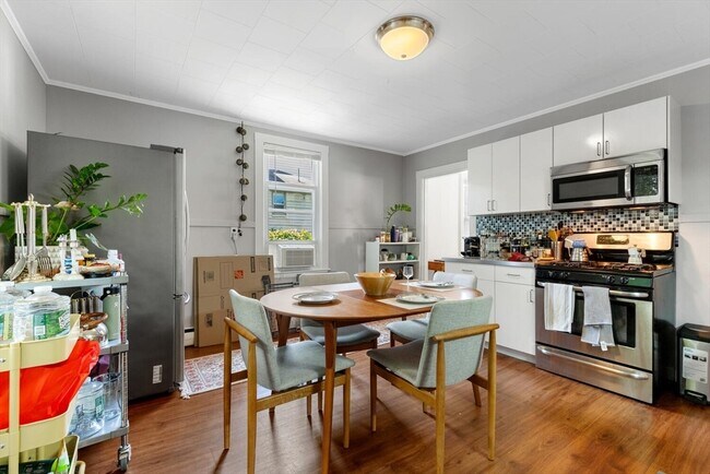 Building Photo - 17 Holworthy Pl