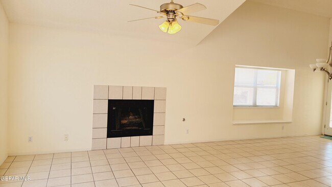 Foto del edificio - 7025 Crown Ridge Dr