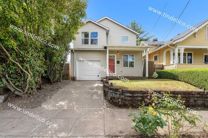 Foto principal - Spacious 3BR w/ Fenced Backyard w/ Deck – ...