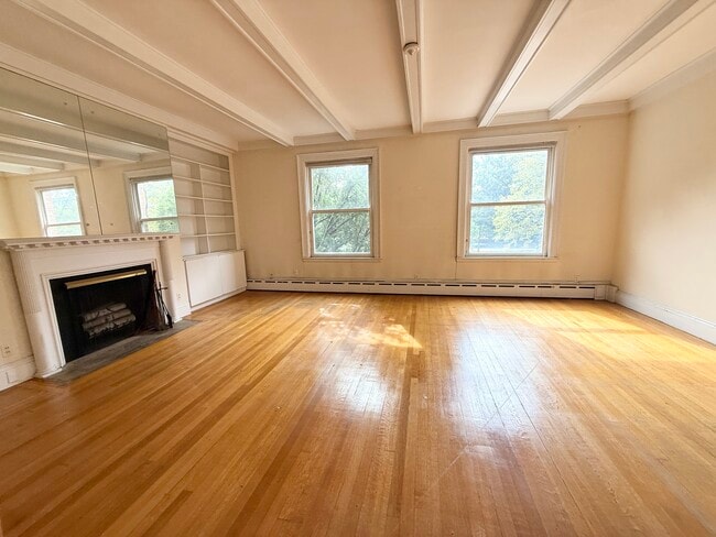 Building Photo - 1712 Beacon St