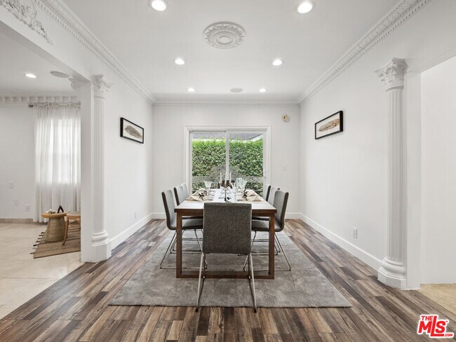 Foto del edificio - 482 S Sherbourne Dr