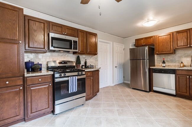 Building Photo - Bay Village Townhomes