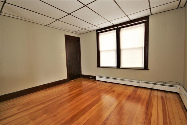 Building Photo - 88 Draper St