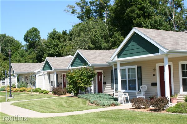 Foto del edificio - 211 Harbors Lake Dr