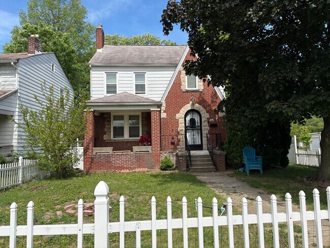 Foto del edificio - 516 Wrexham Ave