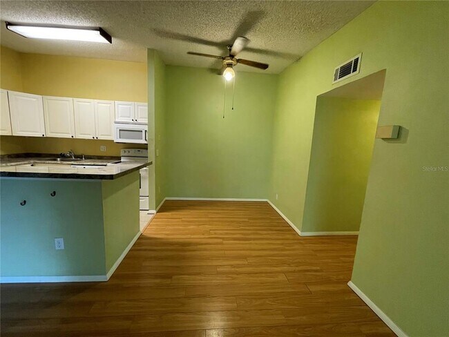 Building Photo - 6012 Laketree Ln