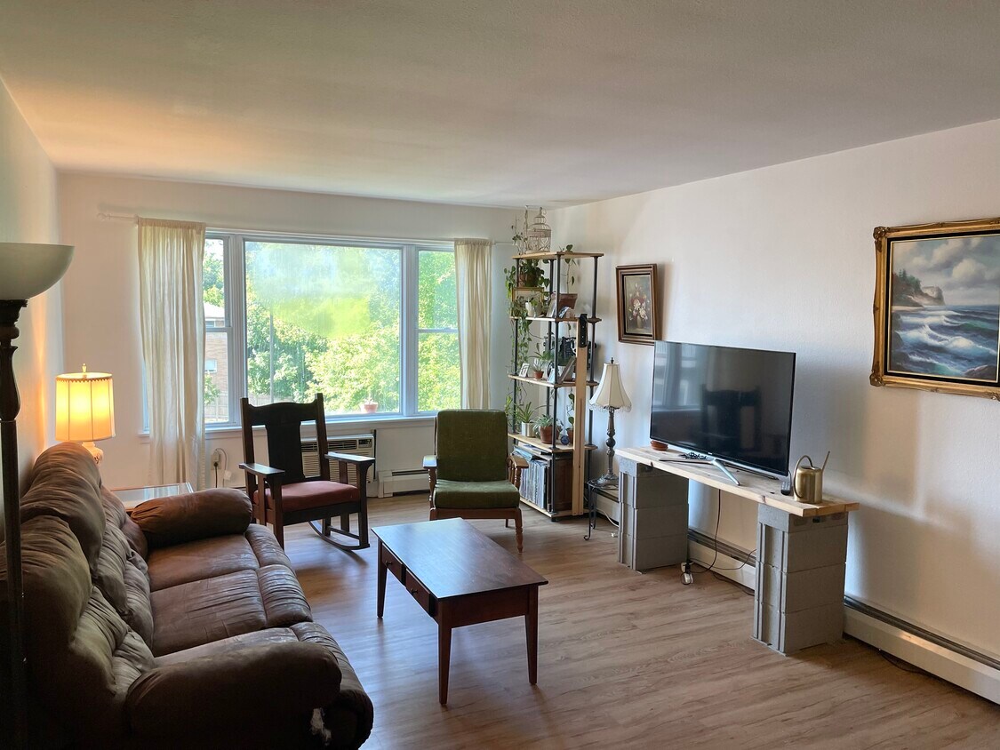 2121 N Cambridge Ave Unit 311, Milwaukee, WI 53202 Condo for Rent in