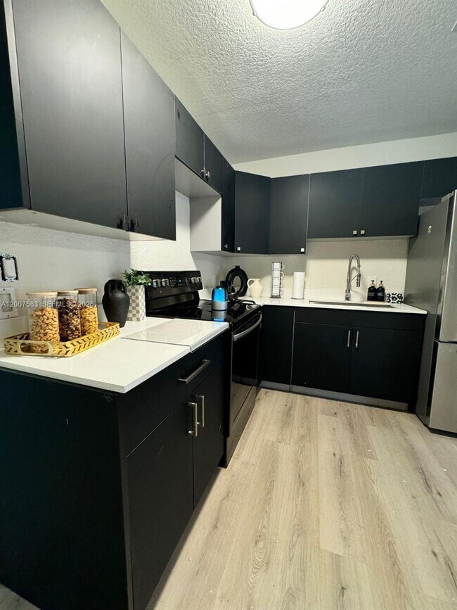 Foto del edificio - 1865 NW 45th St