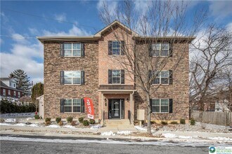 Building Photo - 1513 Maple St