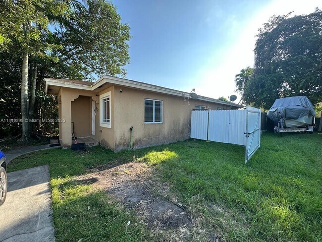 Foto del edificio - 865 SW 7th Terrace