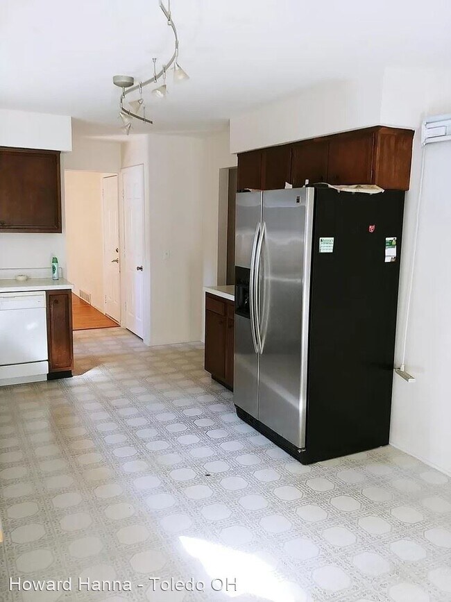 Building Photo - 3 br, 1.5 bath House - 5722 Westview Drive
