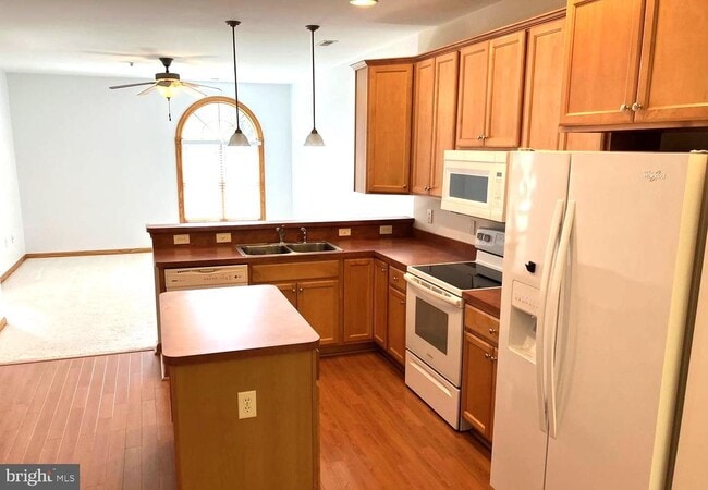 Building Photo - 22571 Chickadee Circle