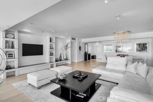 Building Photo - 13600 Marina Pointe Dr