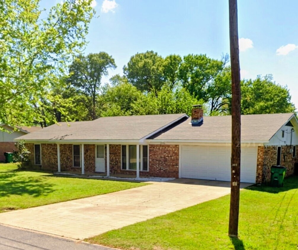 Foto del edificio - 305 Ferguson Rd