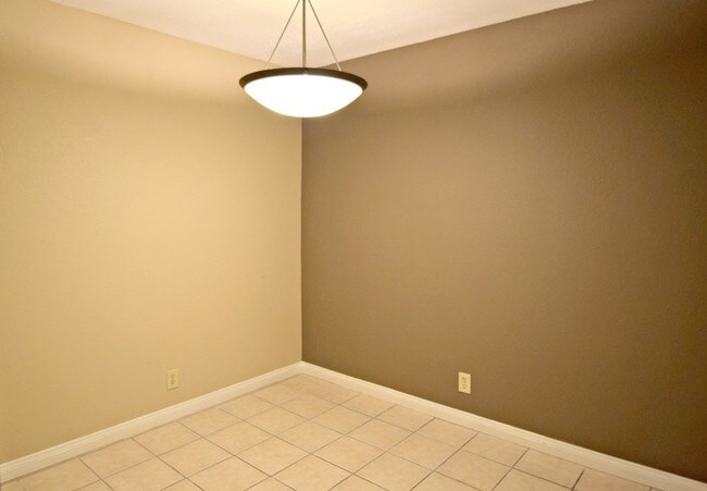 Building Photo - 2825 N Los Felices Rd