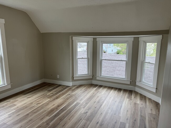 Foto del edificio - Fully remodeled 3 bed 1 bath $1400 includi...