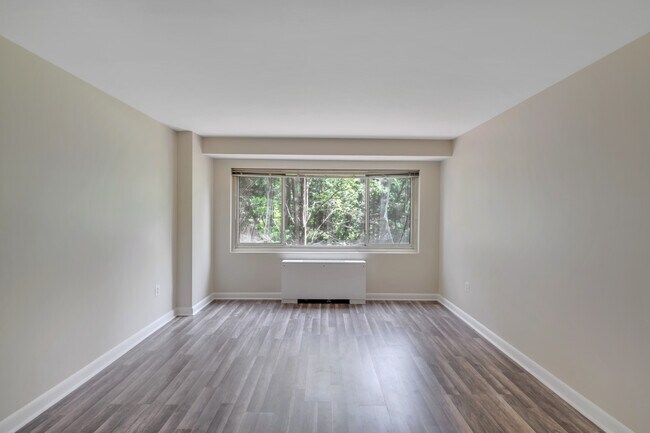 Foto del edificio - 4201 Cathedral Ave NW