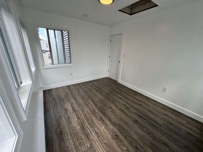 Foto del edificio - 96 Webster Ave