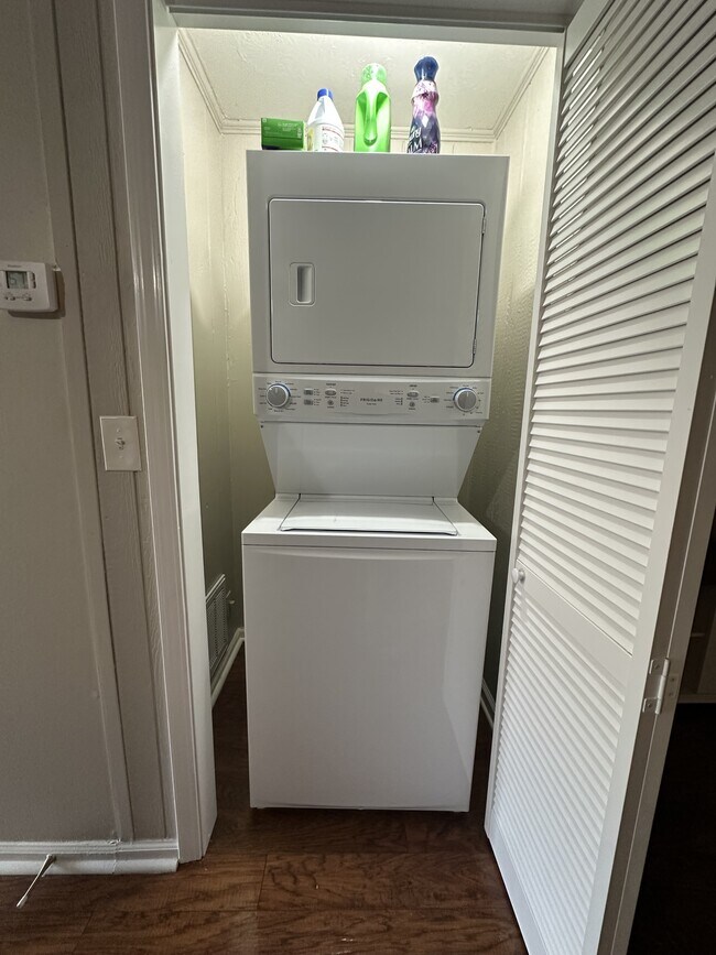 Foto del edificio - 125 Eaglewood Way