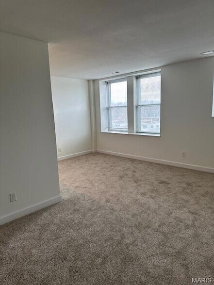Building Photo - 5330 Pershing Ave