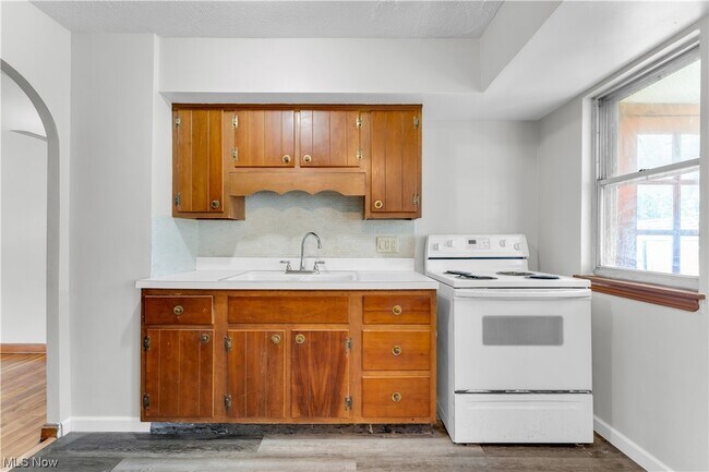 Building Photo - 445 E 270th St