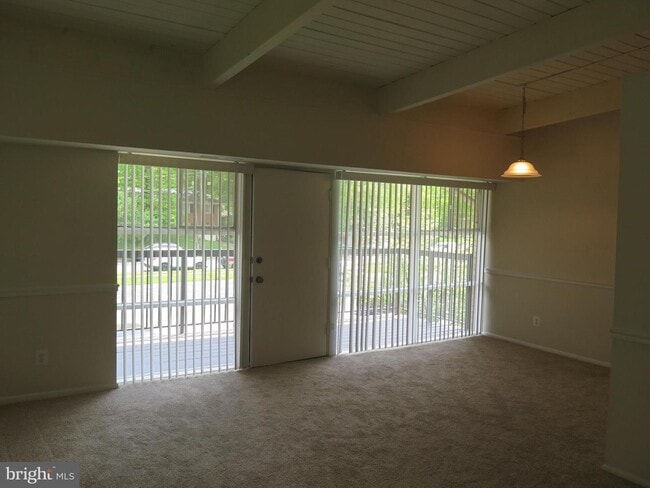 Building Photo - 4967 Americana Dr