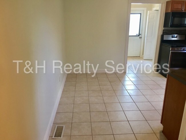 Building Photo - 2540 N Talbott St