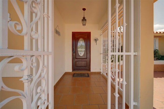 Foto del edificio - 3044 SW 7th St