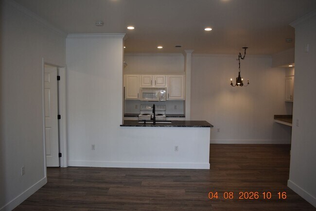 Foto del edificio - Beautiful Ground Floor Condo in Falling Water Condominiums!!