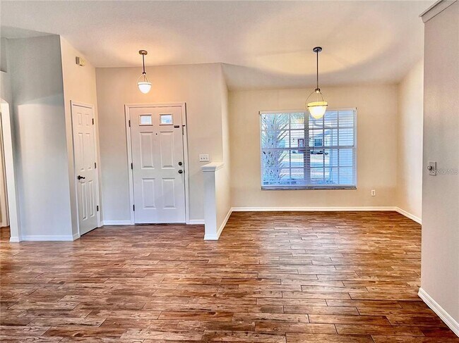 Foto del edificio - 16216 Hillside Cir