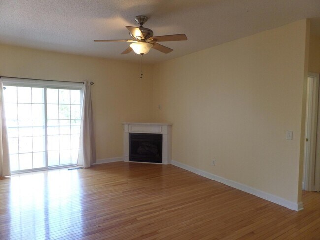 Foto del edificio - 10 Sawmill Rd W